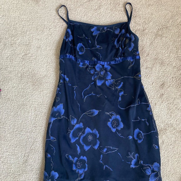 Gorgeous chiffon and intricate bead work. Halter, knee length - Picture 3 of 12